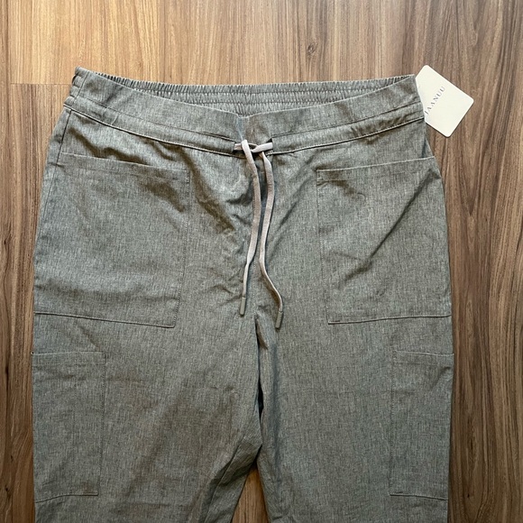 Jaanuu Scrub Pants - Picture 3 of 9